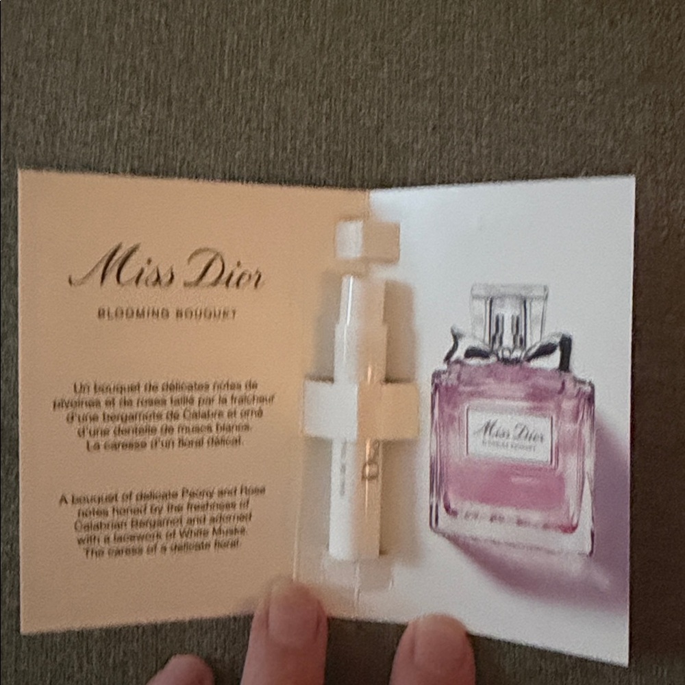 Beauty Sample Set - Picture 2 of 15
